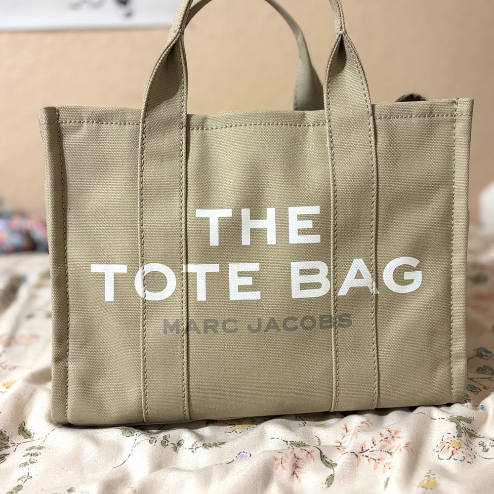 Marc Jacobs Tan Tote Bag (Medium)